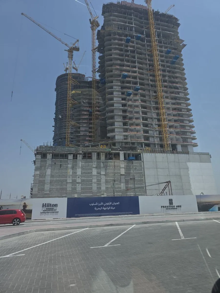 البرج قيد الإنشاء في مدينة دبي الملاحية